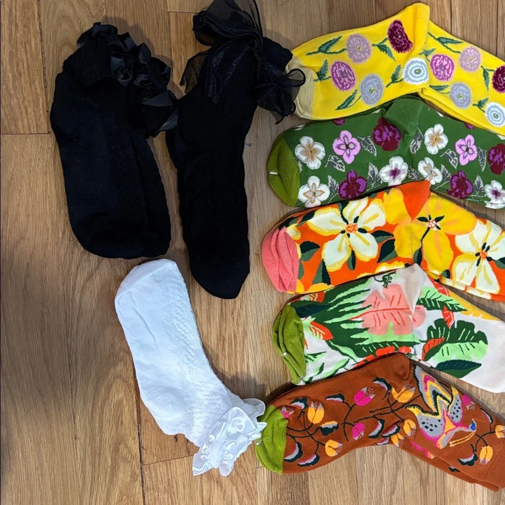 Brand New Socks Set of 8 Colorful Flower Black White